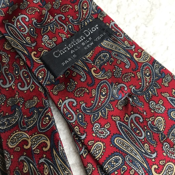 CHRISTIAN DIOR Red Paisley 100% Silk Vintage Tie - Picture 1 of 5